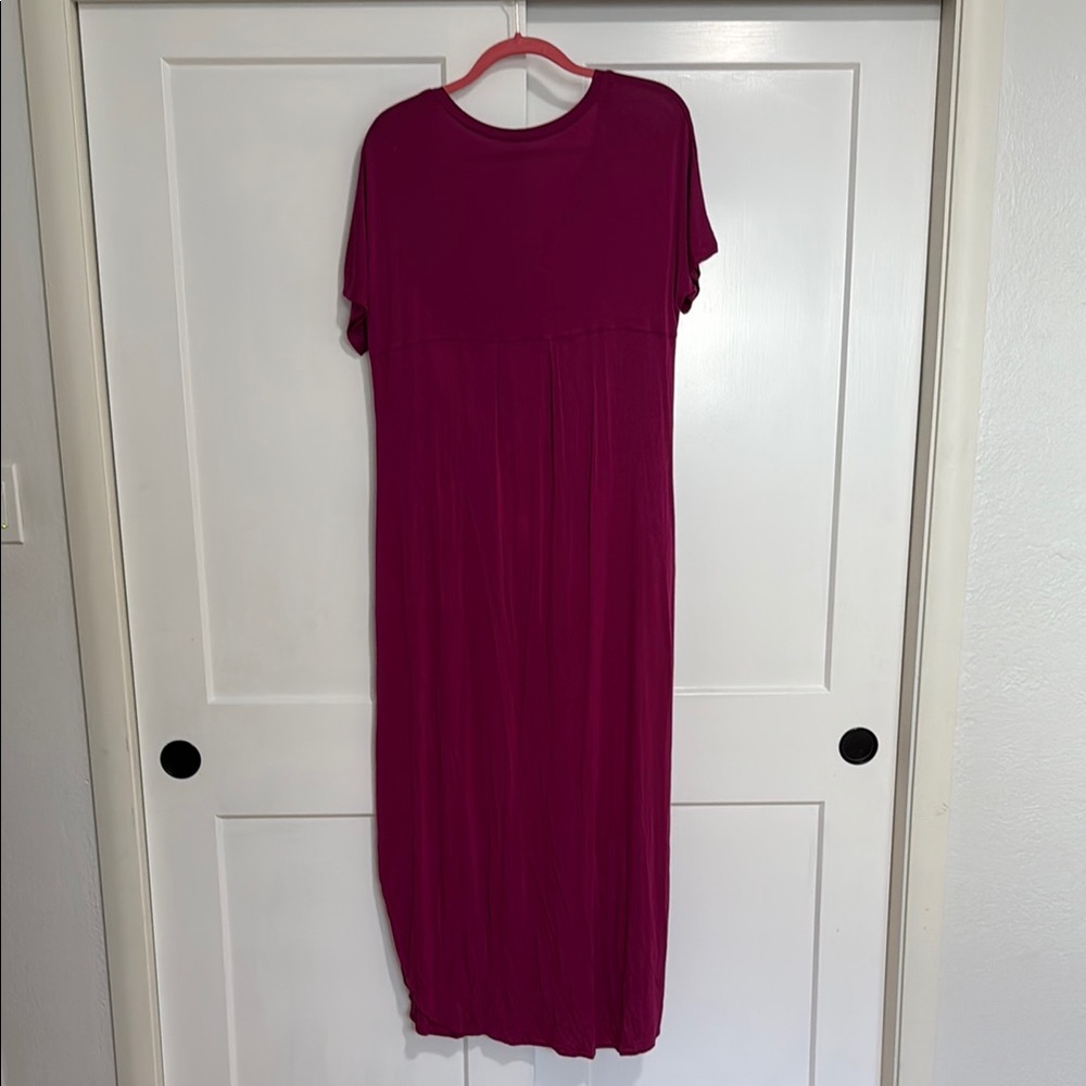 Red Casual Maxi Dress with V-Neck and Short Sleeves - Picture 3 of 3